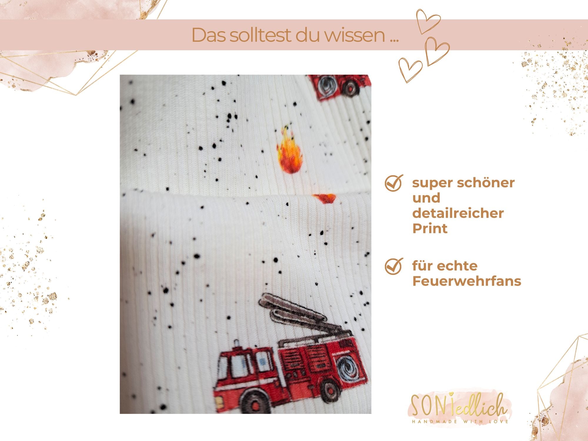 Mütze Feuerwehr aus weißem Rib-Jersey mit Feuerwehrfahrzeugen, Flammen und Hydranten in den Farben rot, weiß, gelb und orange. Sehr schöner detailreicher Print.